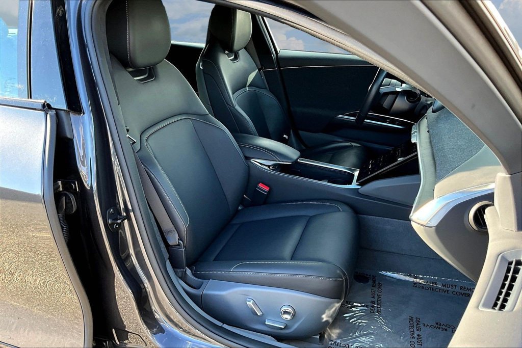 Used 2024 Lucid Air Pure RWD image 30