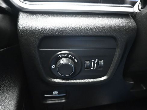 Used 2023 Jeep Grand Cherokee L Laredo image 29