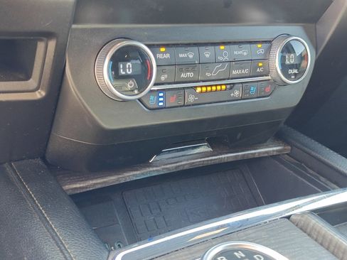 Used 2021 Ford Expedition Limited image 19