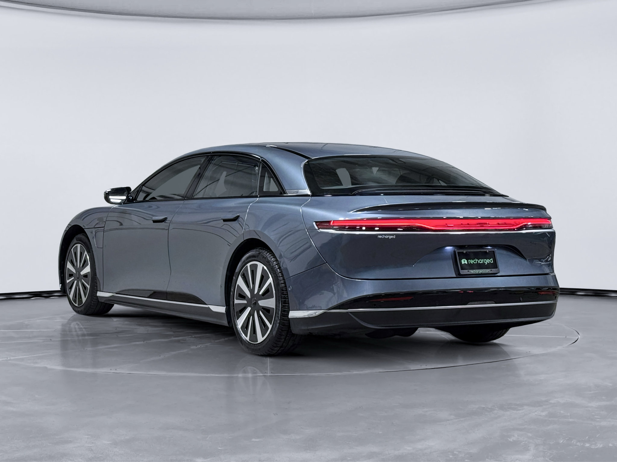 Used 2025 Lucid Air Touring AWD/4WD image 2