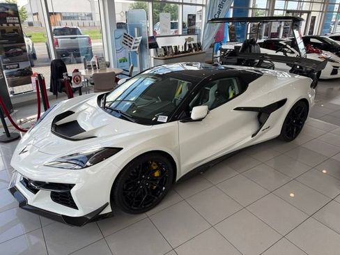Used 2025 Chevrolet Corvette ZR1 w/ ZR1 Carbon Fiber Aero Package RWD image 18