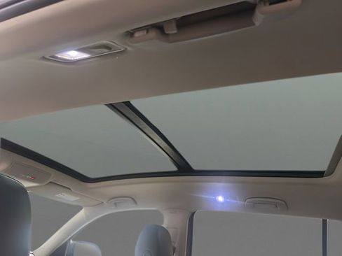 Used 2022 Volkswagen Atlas SE w/ Panoramic Sunroof Package FWD image 25