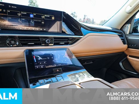 Used 2025 INFINITI QX80 Sensory image 33