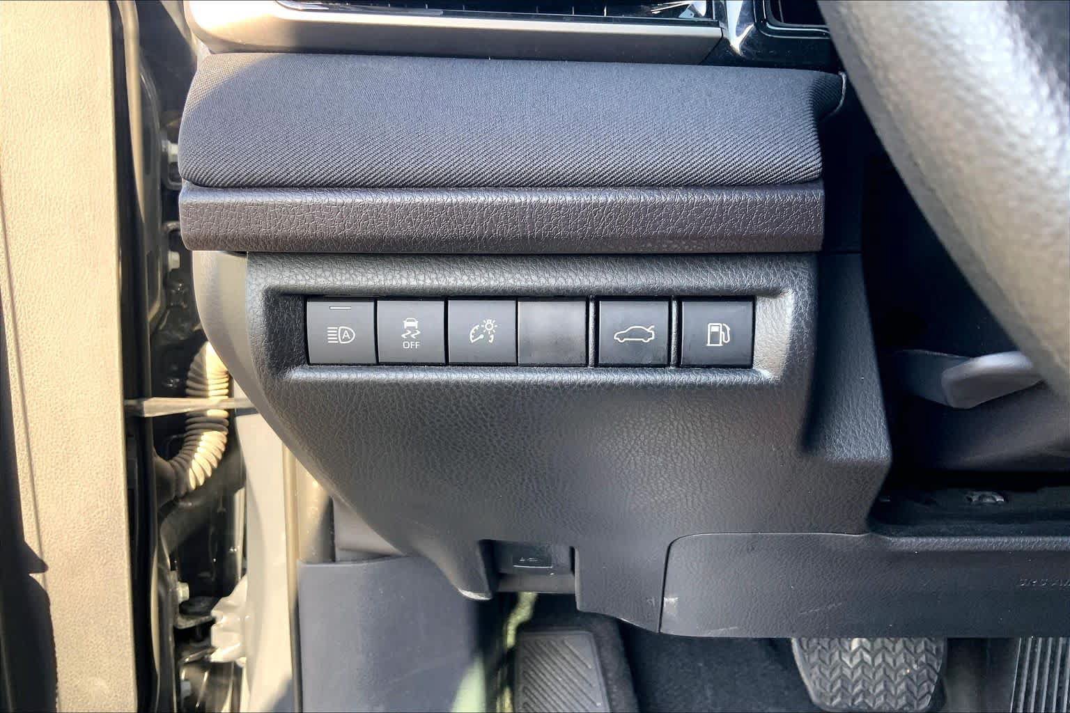 Used 2025 Toyota Camry LE FWD image 36