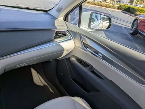 Used 2023 Cadillac XT5 Premium Luxury image 16