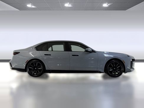Used 2026 BMW i7 xDrive60 w/ Executive Package RWD image 7