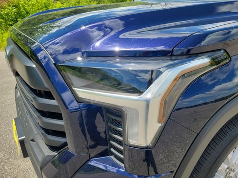 Used 2025 Toyota Tundra SR5 w/ SR5 Premium Package AWD/4WD image 9