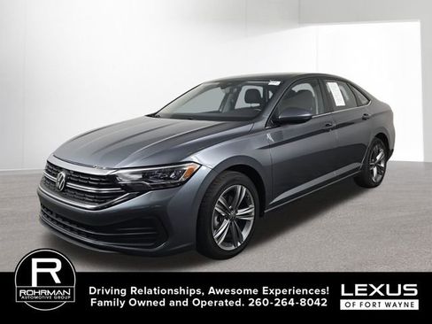 Used 2024 Volkswagen Jetta SE FWD image 1