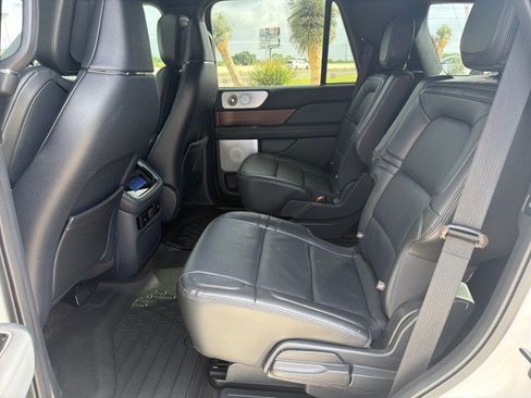 Used 2023 Lincoln Navigator Reserve RWD image 11