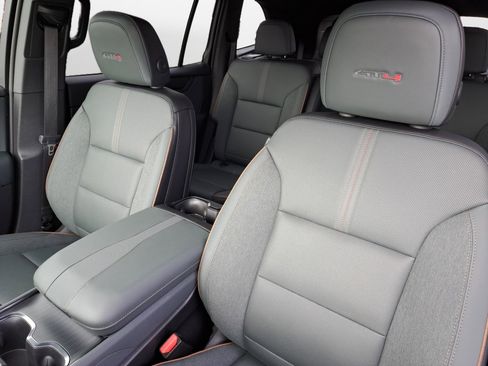 Certified 2025 GMC Acadia AT4 image 11