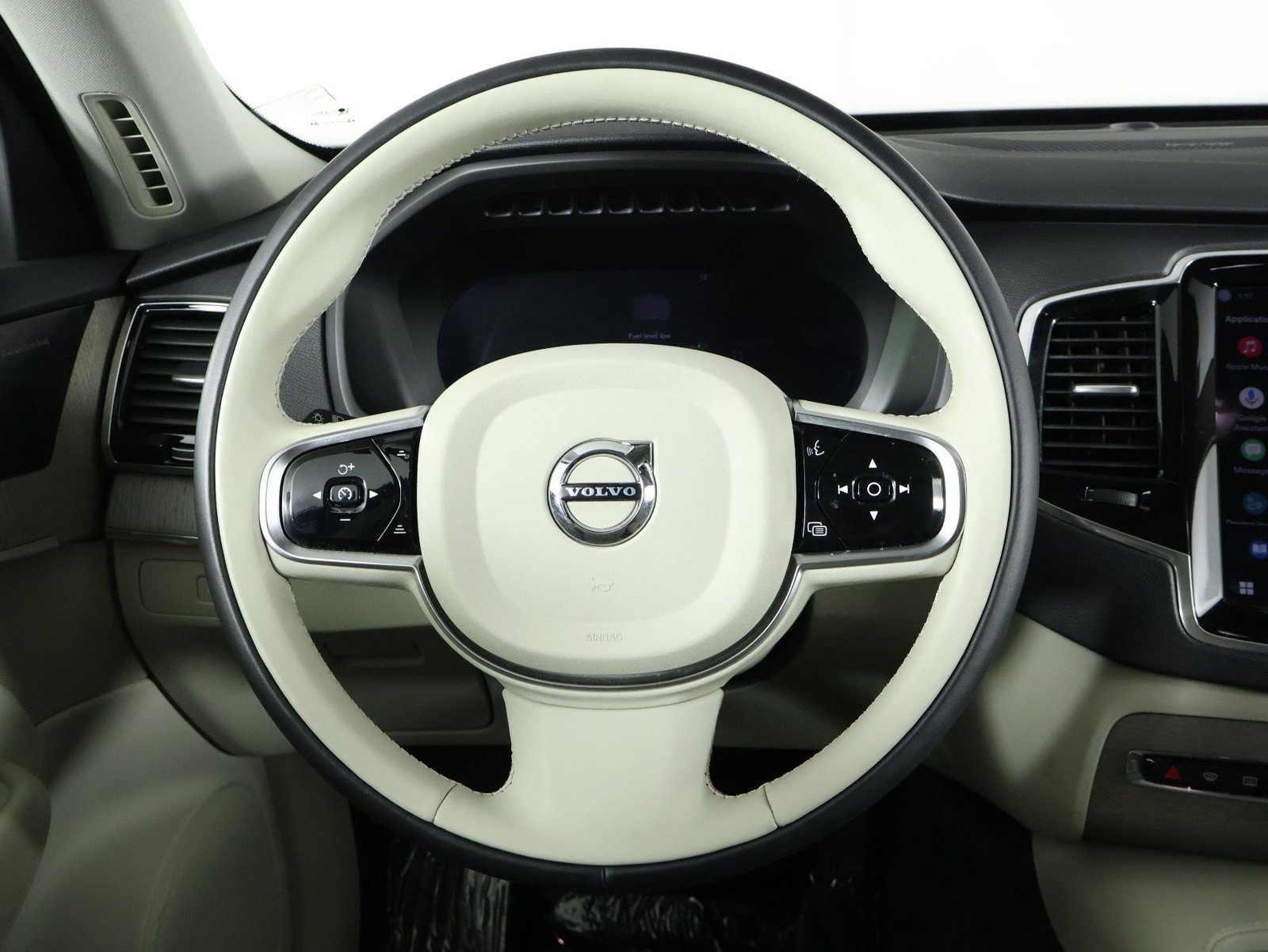 Certified 2025 Volvo XC90 T8 Plus w/ Protection Package Premier AWD/4WD image 8