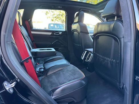 Used 2014 Porsche Cayenne GTS image 27