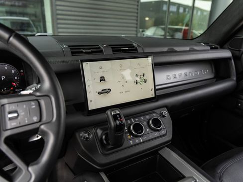 Used 2025 Land Rover Defender 130 V8 AWD/4WD image 25