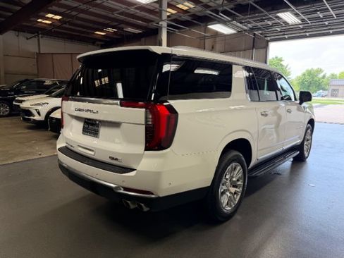 Used 2025 GMC Yukon XL Denali AWD/4WD image 5