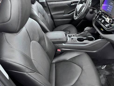 Certified 2025 Toyota Highlander Limited image 20