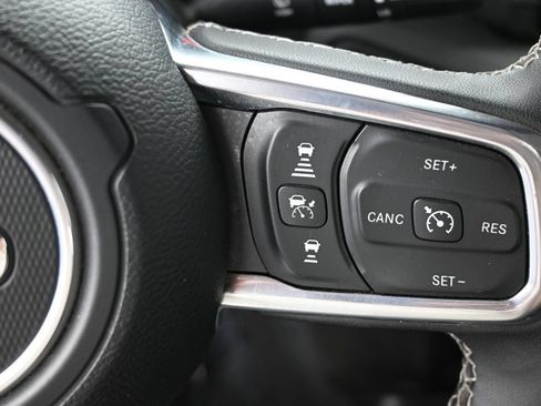Used 2025 Jeep Wrangler Unlimited Sahara AWD/4WD image 40