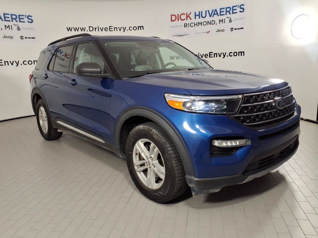Used 2020 Ford Explorer XLT w/ Equipment Group 202A AWD/4WD image 3