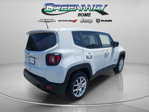 Used 2023 Jeep Renegade Latitude AWD/4WD image 7