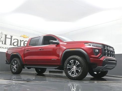 Certified 2025 GMC Canyon AT4 image 2