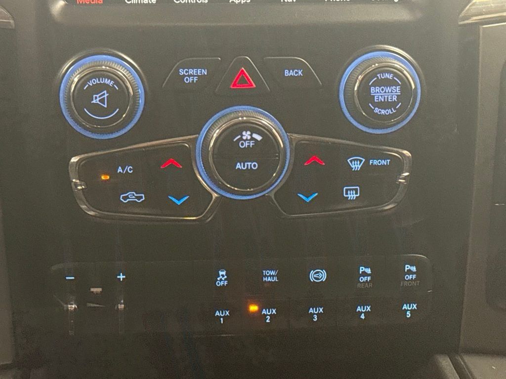 Used 2018 RAM 2500 Big Horn w/ Sport Appearance Group AWD/4WD image 15