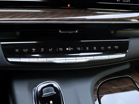 Used 2024 Cadillac Escalade Sport Platinum w/ Heavy-Duty Trailer Package image 29