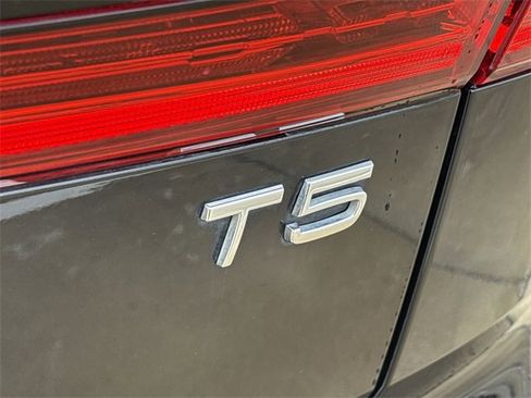 Used 2021 Volvo XC60 T5 Momentum w/ Climate Package image 13