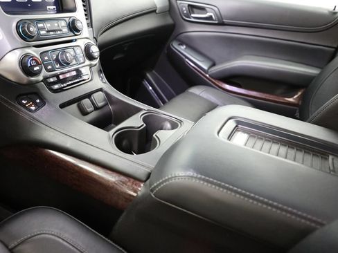 Certified 2017 GMC Yukon XL SLT AWD/4WD image 8