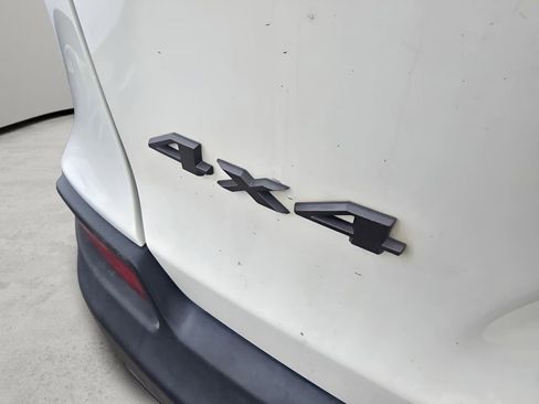 Used 2019 Jeep Cherokee Trailhawk w/ Cold Weather Group AWD/4WD image 11