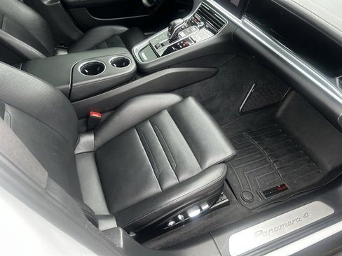 Used 2018 Porsche Panamera 4 image 9