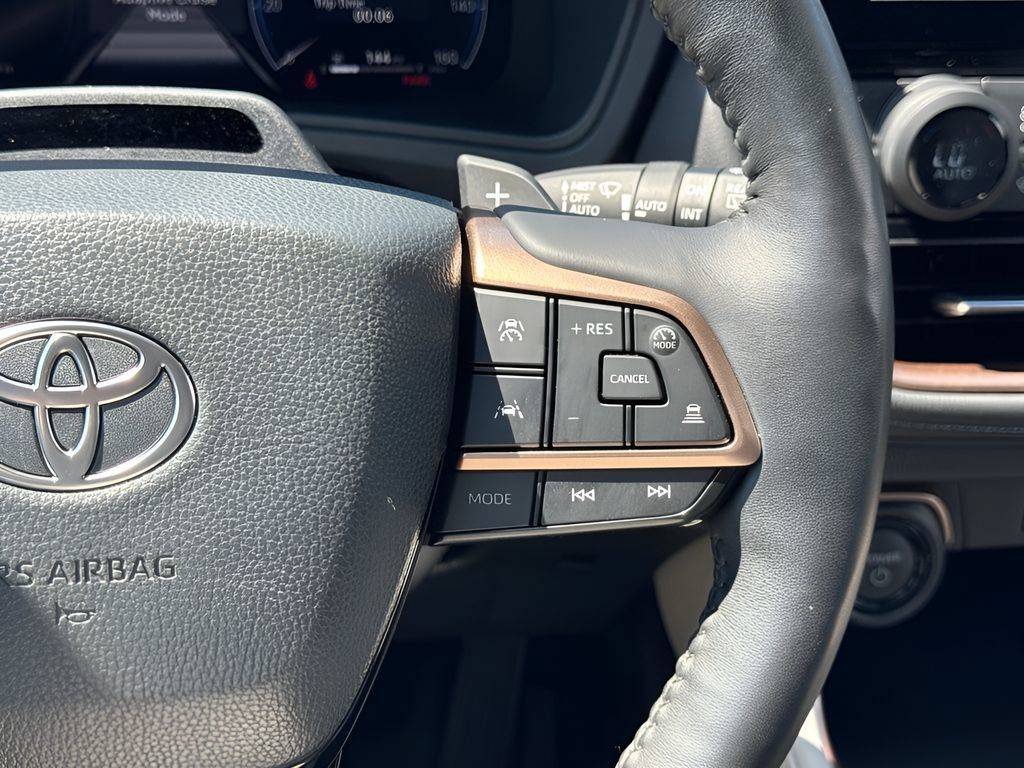 Used 2025 Toyota Grand Highlander AWD Hybrid image 16