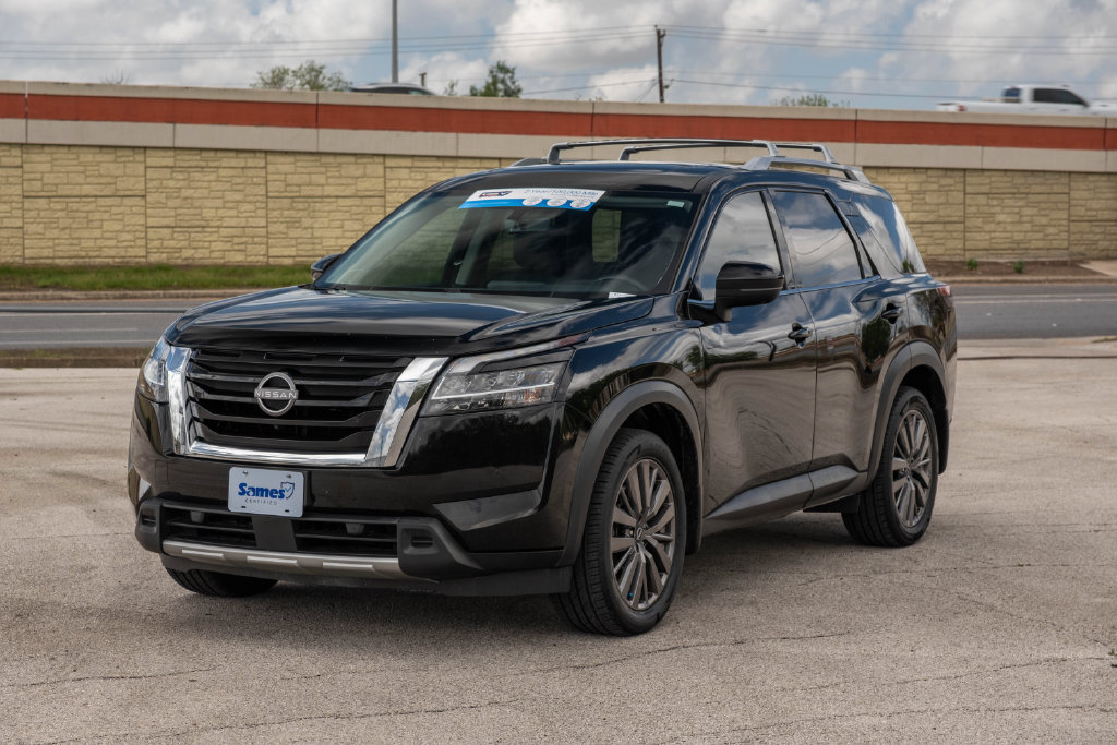 Used 2024 Nissan Pathfinder SL w/ SL Premium Package FWD image 4
