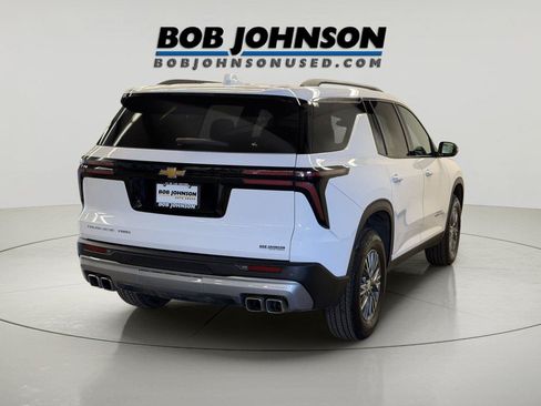 Used 2025 Chevrolet Traverse LT AWD/4WD image 9