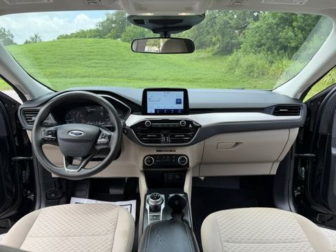 Used 2022 Ford Escape SE FWD image 16