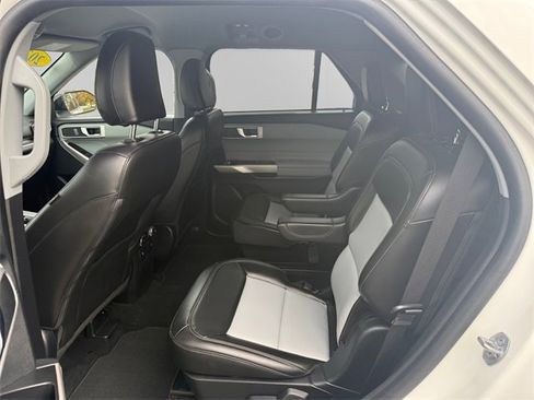 Used 2022 Ford Explorer XLT w/ Equipment Group 202A image 13