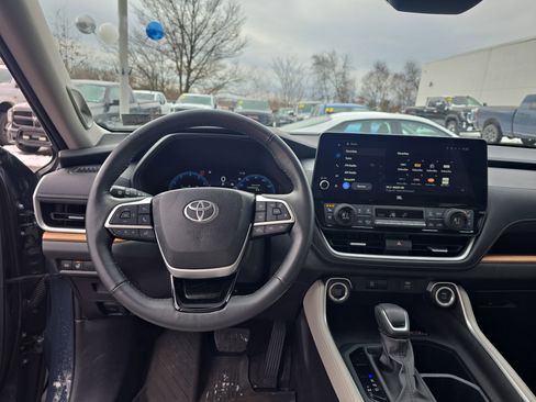 Used 2024 Toyota Grand Highlander Limited image 20