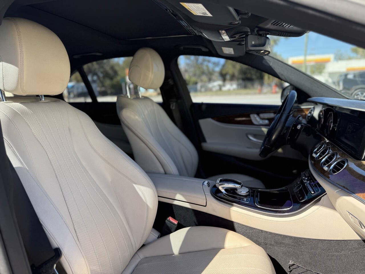 Used 2017 Mercedes-Benz E 300 4MATIC image 24