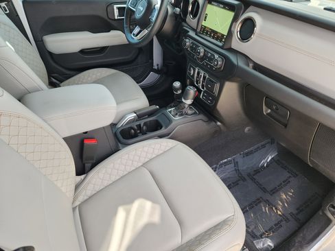Used 2022 Jeep Wrangler Unlimited Sahara image 18