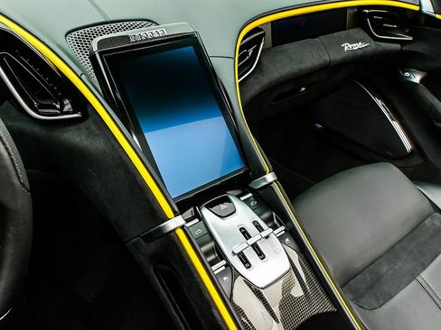 Certified 2024 Ferrari Roma Spider image 13