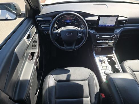 Used 2020 Ford Explorer XLT w/ Equipment Group 202A AWD/4WD image 30