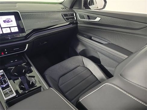 Used 2024 Volkswagen Atlas Cross Sport SEL image 24