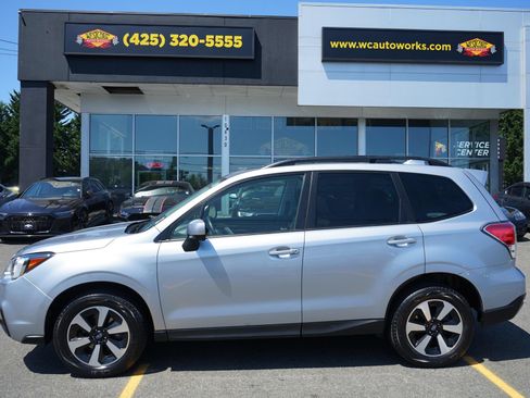 Used 2018 Subaru Forester 2.5i Premium w/ All-Weather Package AWD/4WD image 2