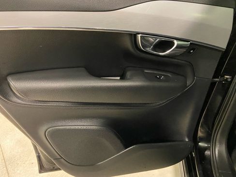 Used 2017 Volvo XC90 T6 Momentum w/ Vision Package image 21