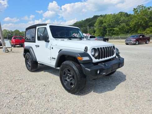 Used 2024 Jeep Wrangler Sport AWD/4WD image 2