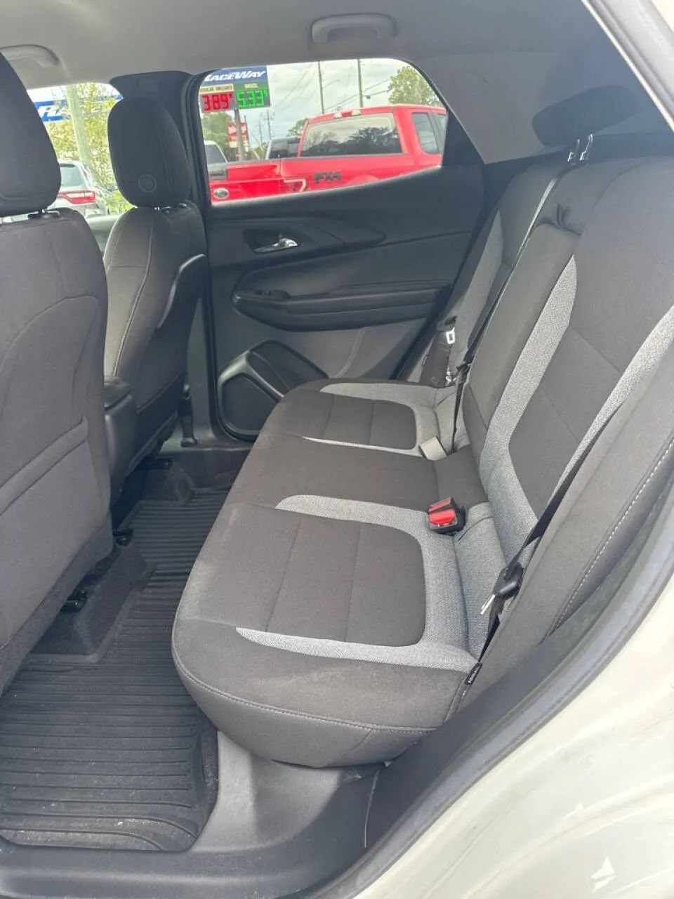 Used 2023 Chevrolet TrailBlazer LT FWD image 8