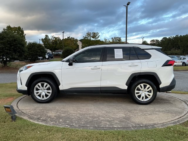 Used 2021 Toyota RAV4 LE FWD image 4