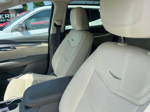 Used 2019 Cadillac XT5 Luxury FWD image 3
