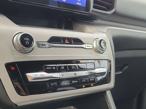 Used 2022 Ford Explorer XLT RWD image 23