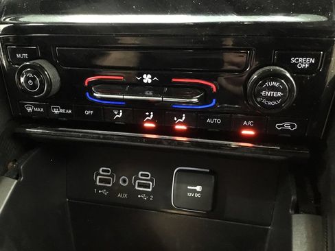 Used 2025 Jeep Grand Cherokee Laredo AWD/4WD image 25