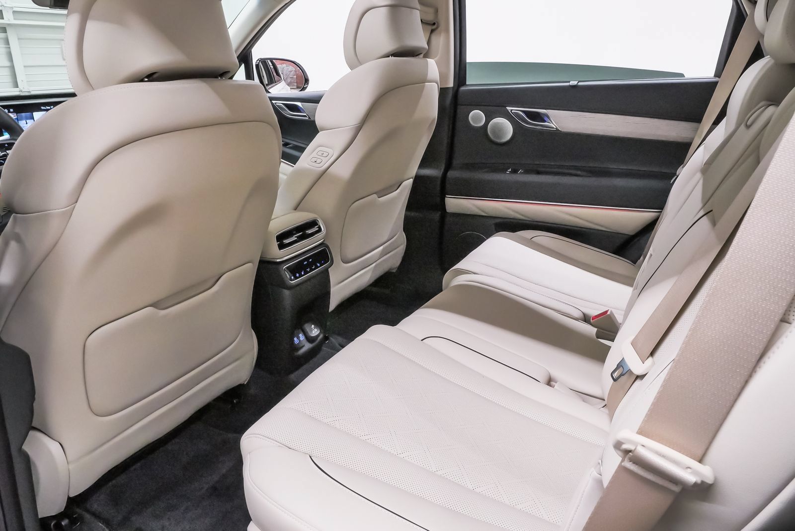 Certified 2026 Genesis GV80 2.5T Prestige AWD/4WD image 11