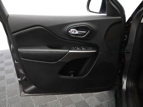 Used 2020 Jeep Cherokee Latitude Plus w/ Cold Weather Group FWD image 11
